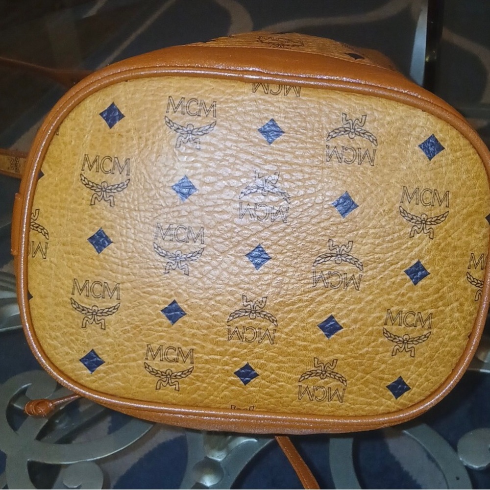 MCM COGNAC VISETOS LEATHER BUCKET BAG - Picture 7 of 12